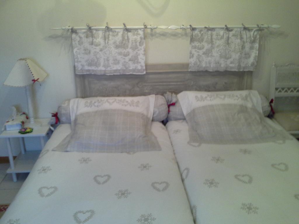Chambres D'Hotes Au Temps Des Cerises Jumieges Bilik gambar